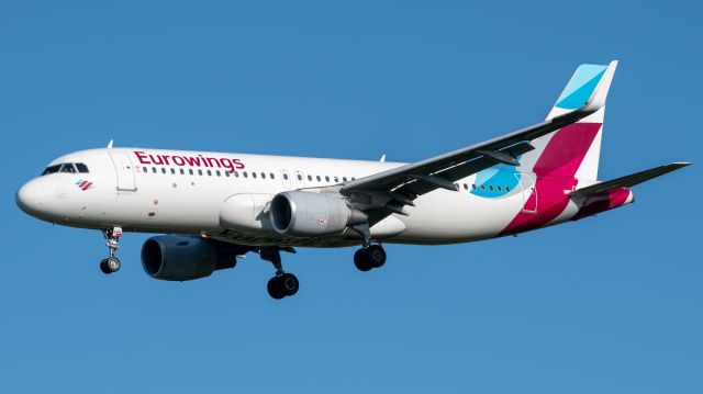 Airbus A320 (D-AEWN)