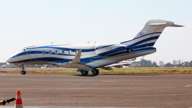 Bombardier Challenger 300 (PR-HNG)