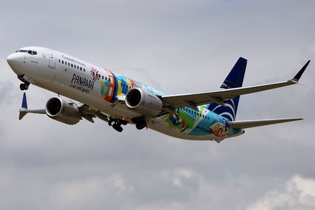 Boeing 737-700 (HP-9927CMP)