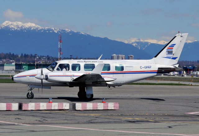 Piper Navajo (C-GPAP)