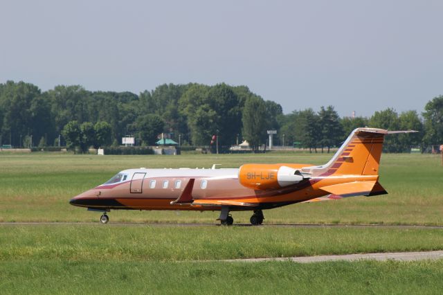 Learjet 60 (9H-LJE) - HYPERION AVIATION TAXIING TO A.T.A. 27-05-2017