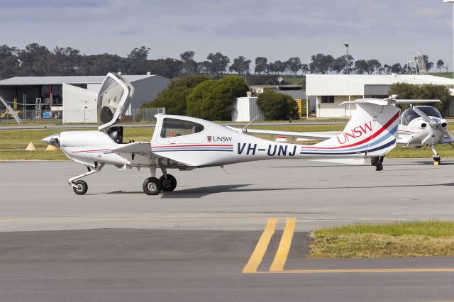 Diamond Star (VH-UNJ) - The University of New South Wales (VH-UNJ) Diamond Star DA-40 at Wagga Wagga Airport.