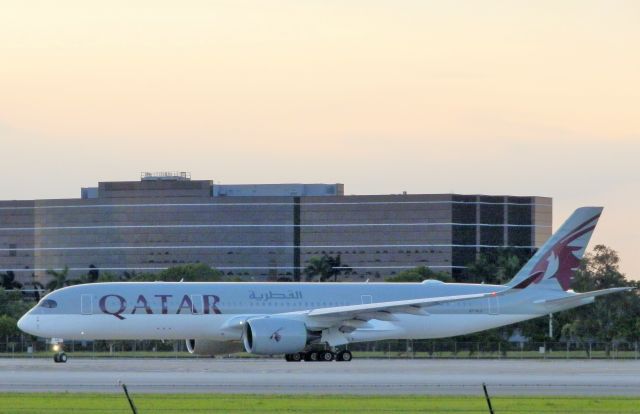 Airbus A350-900 (A7-ALS)