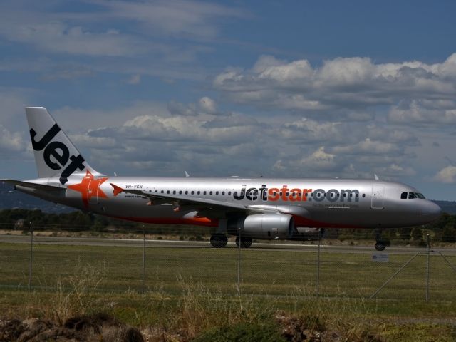 Airbus A320 (VH-VGN)