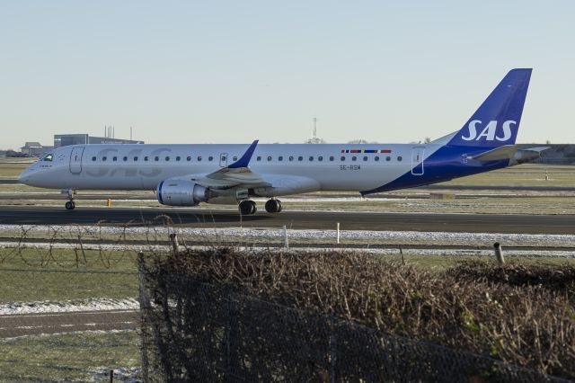 SE-RSM — - Runway 04L