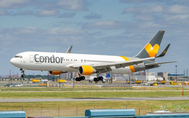 BOEING 767-300 (D-ABUZ) - CFG405 arrives from Frankfurt, about to touch down on runway 33L at YYZ