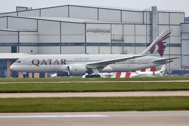 Boeing 787-8 (A7-BCU) - QTR22 taxiing to depart on 05L at Manchester