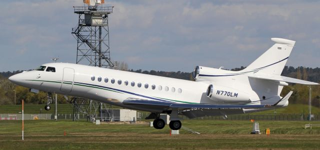 Dassault Falcon 7X (N770LM) - A Dassault Falcon 7X taking-off from Centennial Airport (KAPA)