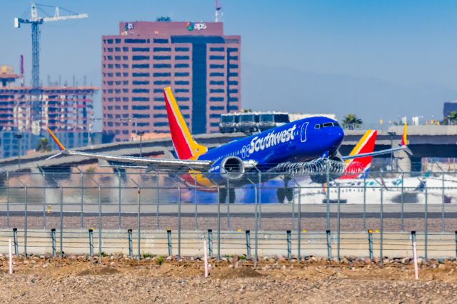 Boeing 737 MAX 8 (N8809L) - A Southwest Airlines 737 MAX 8 taking off from PHX on 3/4/23. Taken with a Canon R7 and Canon EF 100-400 L II lens.