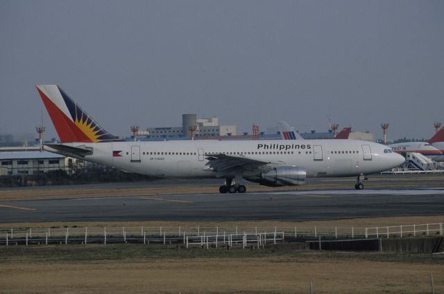 Airbus A300F4-200 (RP-C3003) - Departure at Narita Intl Airport Rwy16 on 1990/03/11