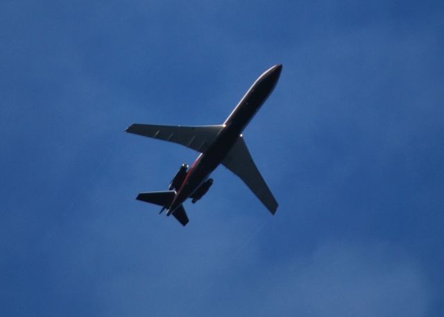 BOEING 727-200 (N727NK) - ROUSH AIR LLC crossing mid-field at KJQF on approach to runway 23 at KCLT - 6/1/14