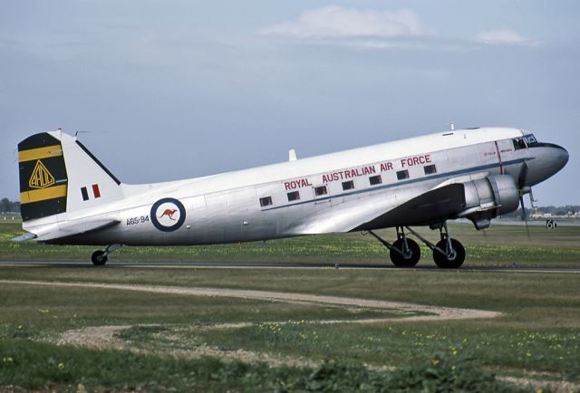 A6594 — - AUSTRALIA - AIR FORCE - DOUGLAS C-47B DAKOTA (DC-3) - REG A65-94 / 94 (CN 16358/33106) - EDINBURGH RAAF BASE ADELAIDE SA. AUSTRALIA - YPED 27/8/1984