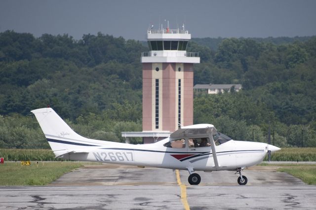 Cessna Skylane (N26617) - N26617  Cessna  C182S  KFDK  20120716