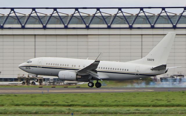 16-5829 — - convoy4886 usn c-40a 165829 landing at shannon 2/4/17.