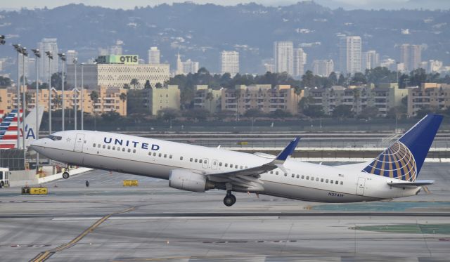 Boeing 737-900 (N37419) - Departing LAX on 25R