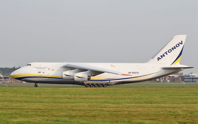 Antonov An-124 Ruslan (UR-82072) - adb an-124-100-150 ur-82072 landing at shannon 20/4/19.