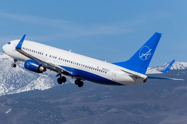 Boeing 737-800 (N624XA) - iAero 6850 departs 16L for La Crosse