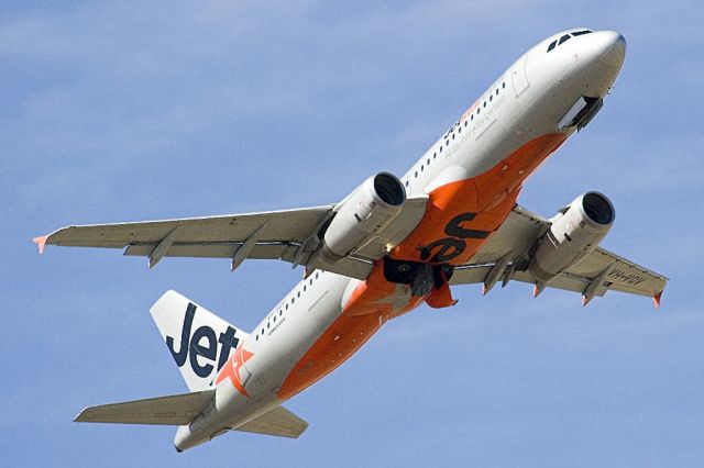 Airbus A320 (VH-VQV) - Heading skywards off runway 23. Thursday, 4th April 2013.