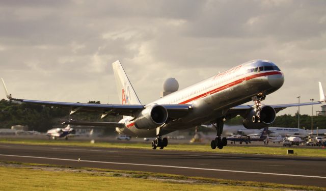 BOEING 767-200 (N673AN)