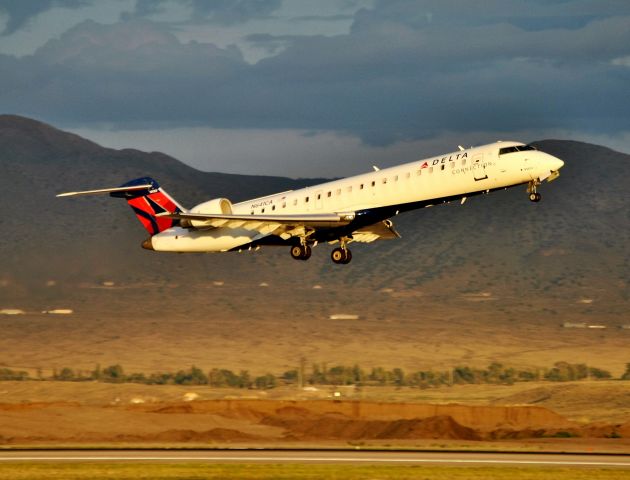 Canadair Regional Jet CRJ-700 (N641CA)