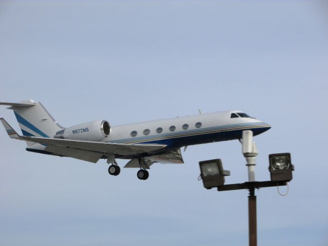 Gulfstream Aerospace Gulfstream IV (N972MS) - Landing on RWY 20R