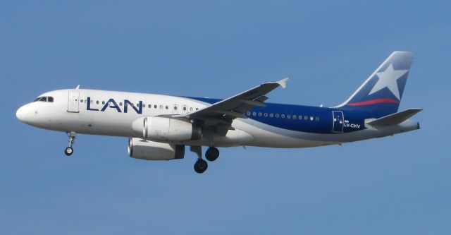 Airbus A320 (LV-CKV)