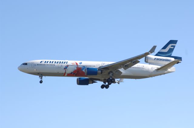 Boeing MD-11 (OH-LGB) - Final Approach to Narita Intl Airport R/W34L on 2006/11/12 Santa Claus c/s