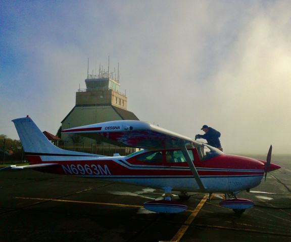 Cessna Skylane (N6963M) - Stop on Coast to Coast Trip 