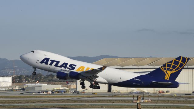 Boeing 747-400 (N408MC) - Departing LAX on 25R