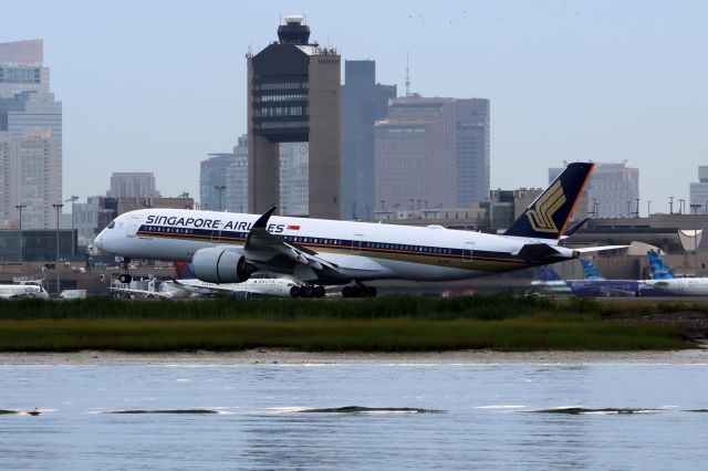 Airbus A350-900 (9V-SGA)