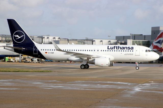 Airbus A320 (D-AIWK) - Taxiing to Stand 218L on 18-Oct-19 operating flight DLH908 from EDDF on its first visit to EGLL.