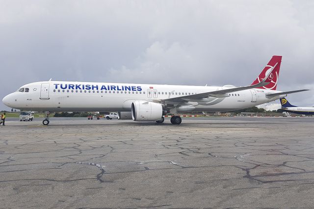 Airbus A321neo (TC-LSB)