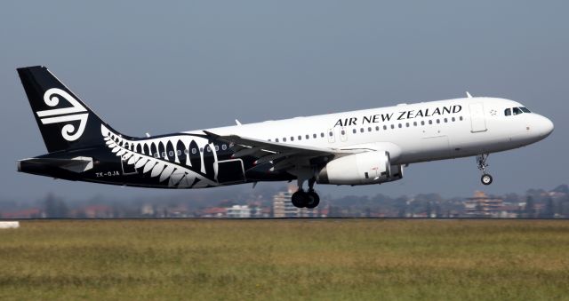 Airbus A320 (ZK-OJA) - Departing Rwy 34R