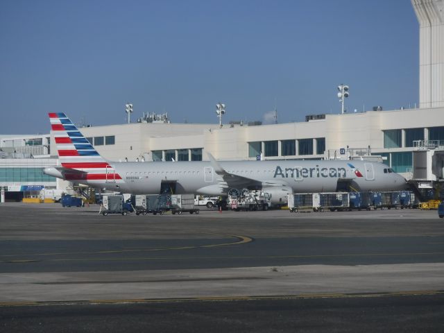 Airbus A321 (N989AU)