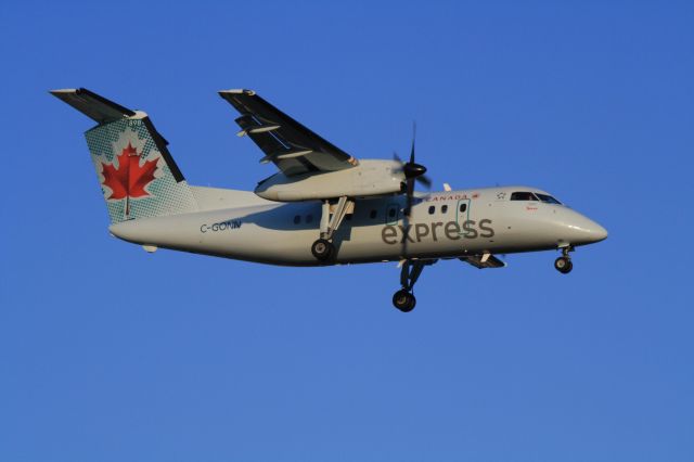 de Havilland Dash 8-100 (C-GONN) - Arriving from Québec City