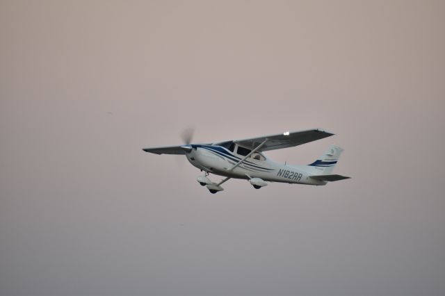 Cessna Skylane (N182RR)