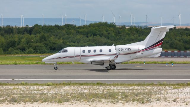 Embraer Phenom 300 (CS-PSH)