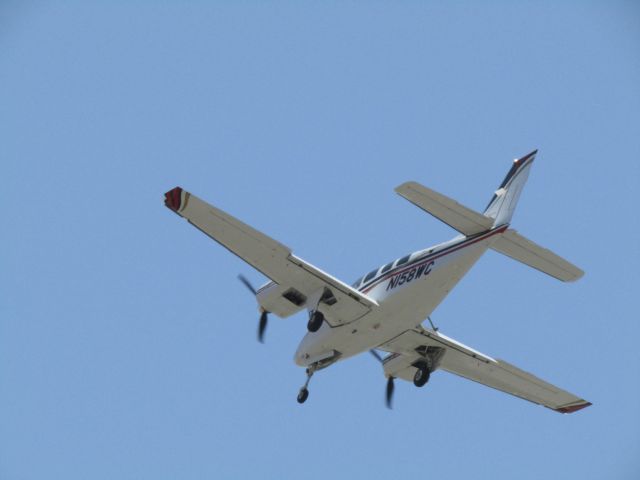 Beechcraft Baron (58) (N158WC) - Landing RWY 20R