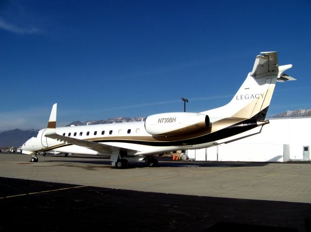 Embraer ERJ-135 (N730BH)