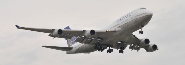 Boeing 747-400 (N179UA)