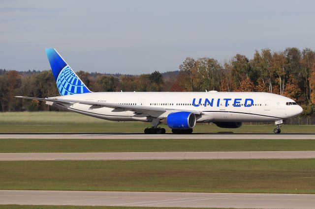 Boeing 777-200 (N787UA)