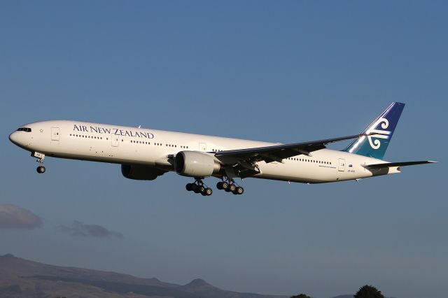 BOEING 777-300 (ZK-OKO)