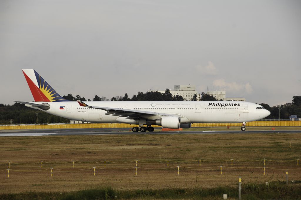 Airbus A330-300 (RP-C3340) - Departure at NRT Airport Runway 16R on 2011/11/23