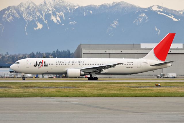 BOEING 767-300 (JA652J)