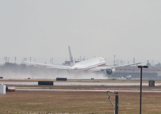 Boeing 777-200 —