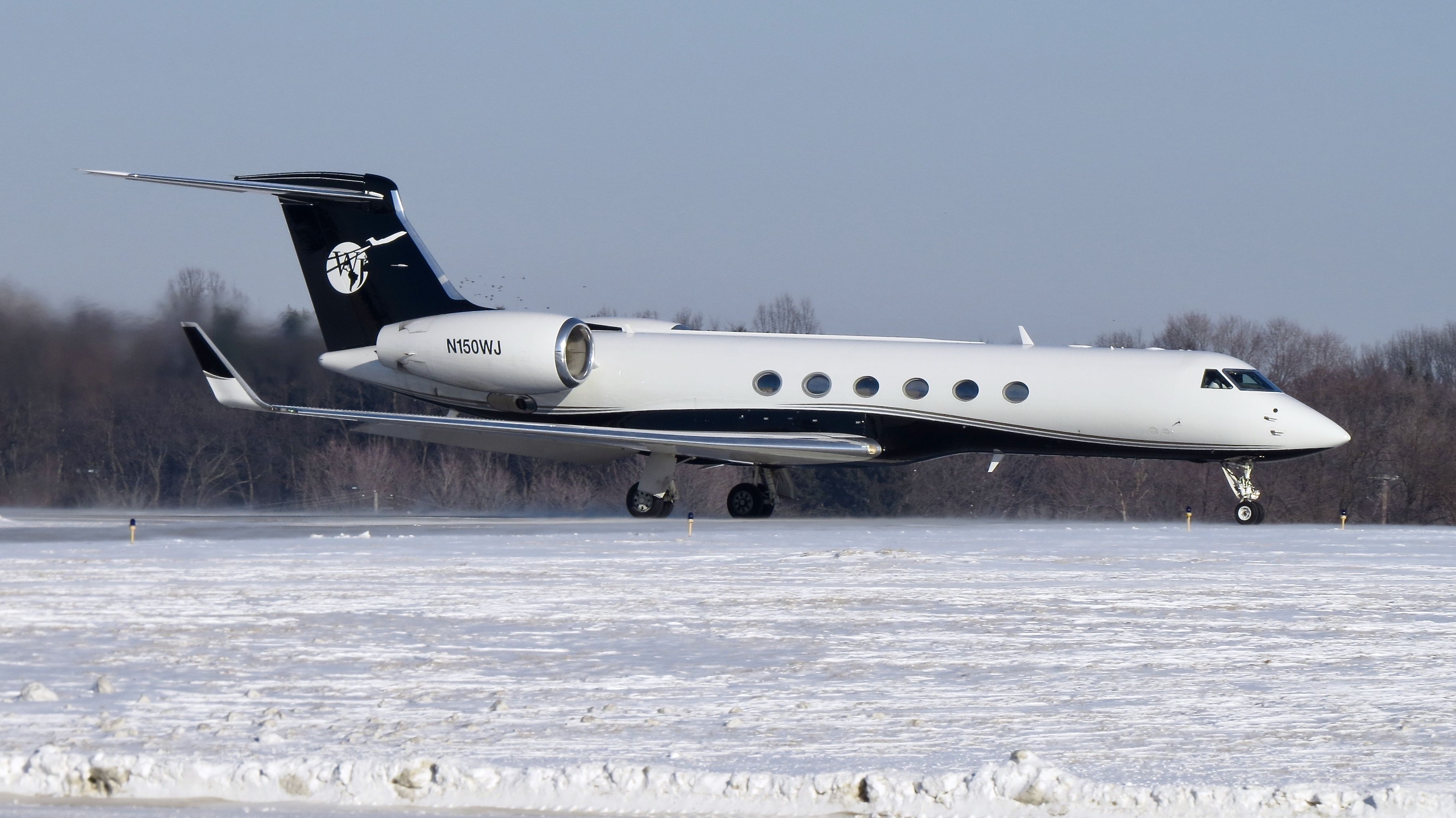 Gulfstream Aerospace Gulfstream V (N150WJ) - Windsor Jet departing CAK after arriving from Brazil carrying accused murder Claudia Hoerig. Her extradition was approved by Brazilian courts.  