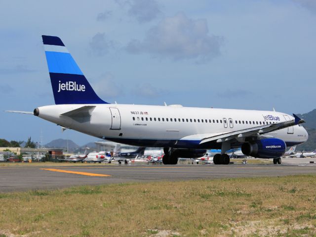 Airbus A320 (N637JB)