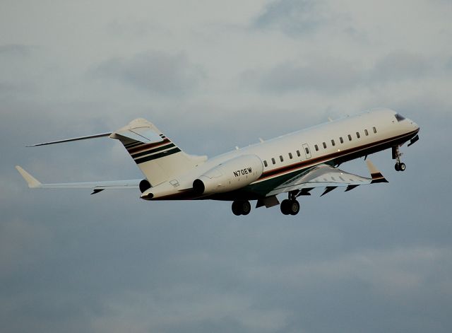 Bombardier Global Express (N70EW) - First time seeing a Global Express visit Nashua! Departing to TEB as the sun goes behind the late evening clouds. Hope that she visits again!