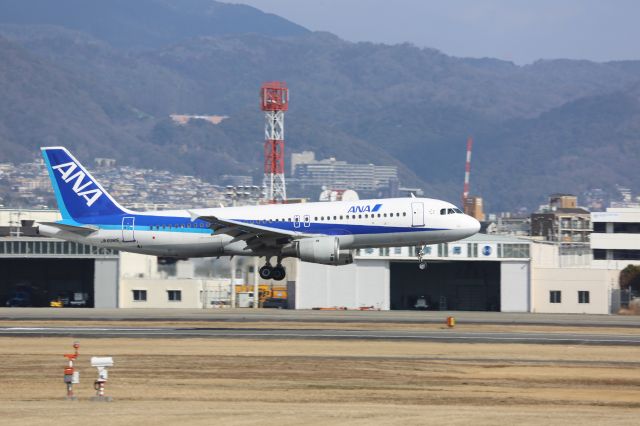 Airbus A320 (JA8385)