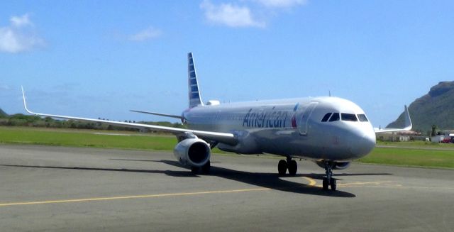 Airbus A321 (N138AN)